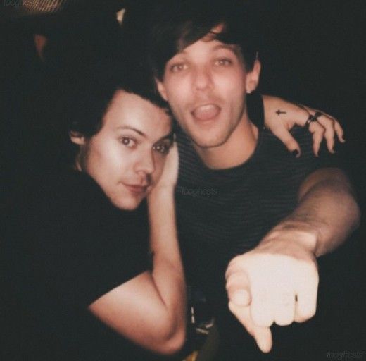 nkkbnd's tweet photo. mini au larry 🤘🏻

donde H se entera que lo hicieron cornudo y manda mensajes al cuerno

donde L recibe mensajes de un desconocido acusándolo de algo que él no hizo https://t.co/cAR45Z3duM