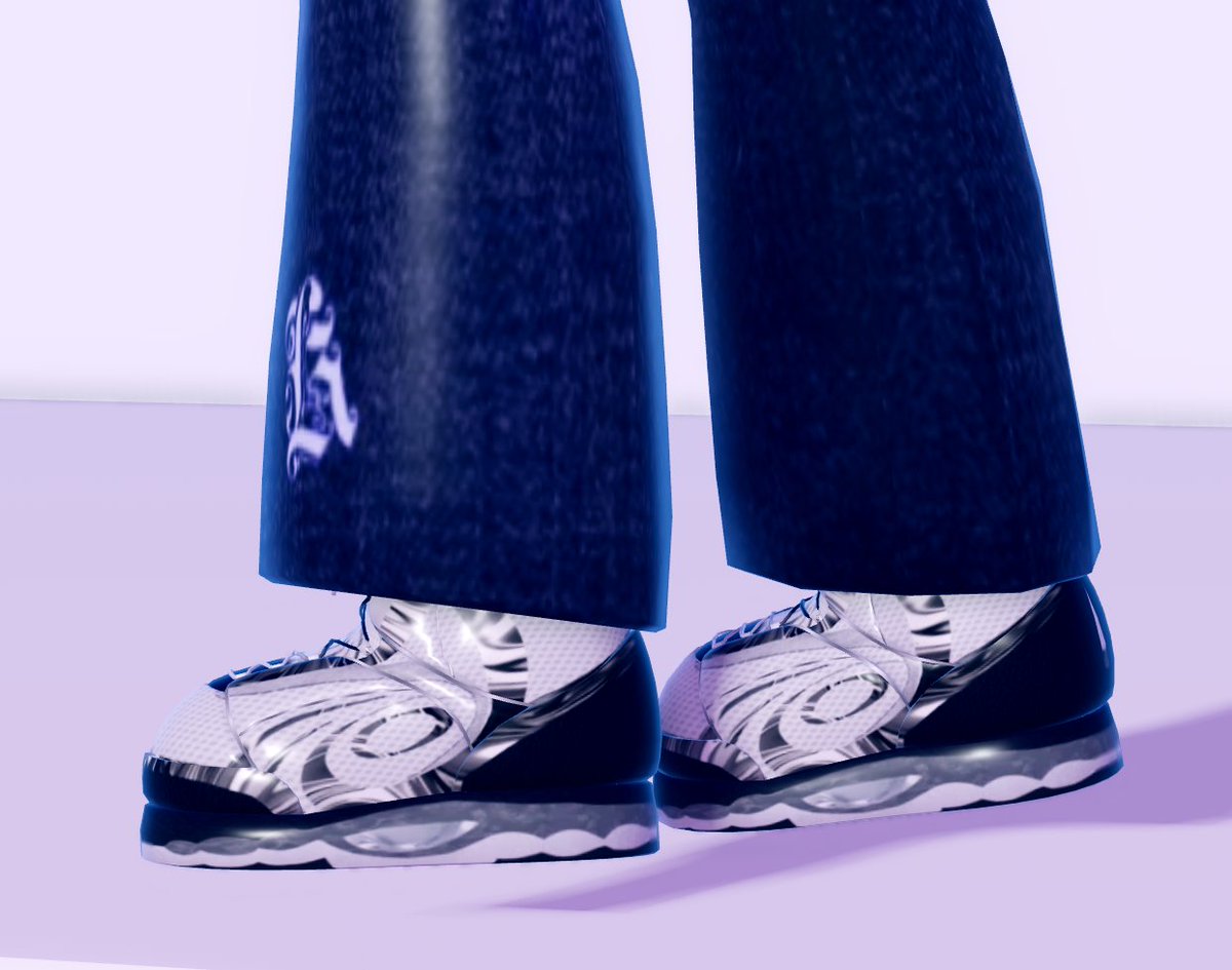 downhewent's tweet photo. very silvery do we like
5/7 on the shoe collection https://t.co/FNYlCUrHOG