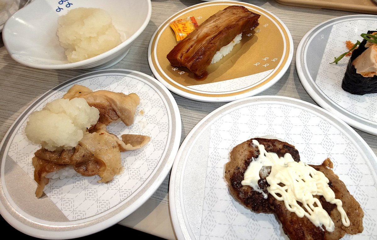 さ、前川さん!お肉寿司だよ～!
前「にゃっはっは!ナイスチョイスにゃあ!・・・ん?そっちのは?」
こっちはあんきもと炙りえんがわだよ。
前「 