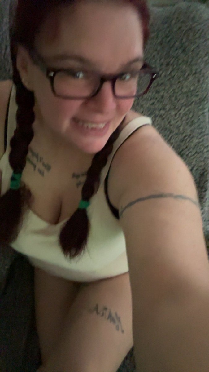 goddessJewels43's tweet photo. Someone’s thinking about me… are you? 😏

#NSFW #OnlyFans #Fansly #Tease #Paypig https://t.co/MDGvHNEcsH