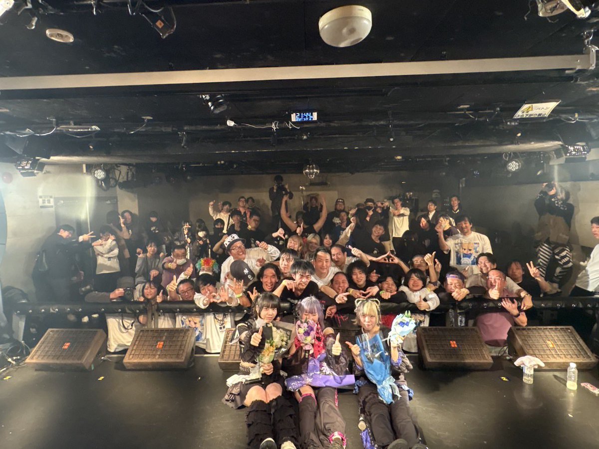 Resist_idol's tweet photo. [──────────────]

             one who Re:sist

             これにて反抗終了

                   それでも

         心の中では生き続ける

[──────────────] https://t.co/Q426zOVWfM