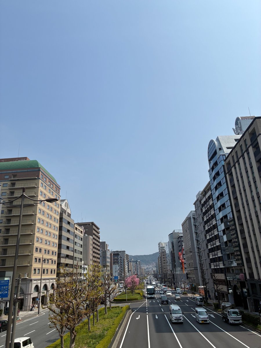 hidelounge's tweet photo. 京都の宿から近い、昔ながらの銭湯で朝風呂。最高である。3分の1の方が身体に綺麗な絵を背負ってらした。最高である。地方の銭湯ルールとかもあって好きなんだよな。タオル一丁引っかけて番台をくぐる風景にしびれた京都の朝風呂。
今夜の京都夜想スリラジも最高の夜になりますようように！ https://t.co/kNYyAIzBew