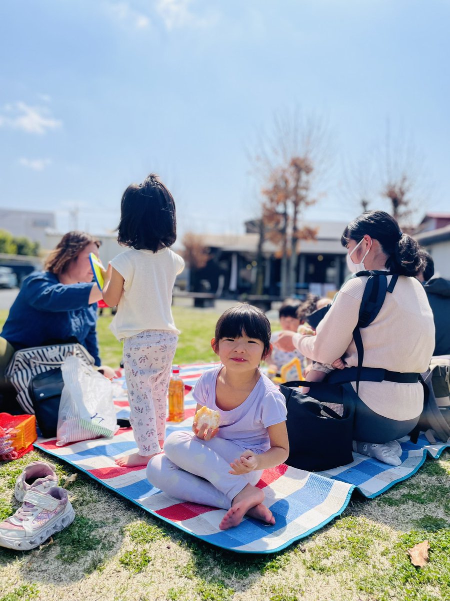 atelier_AMIGO's tweet photo. お天気良くて過ごしやすいですね🌸
カフェ営業日にはピクニックラグの貸出しも行ってます！
こちらもご利用下さいね

#入間市文化創造アトリエアミーゴ #子どもとお出かけ #子どもと遊ぶ https://t.co/4G4AffSWXN
