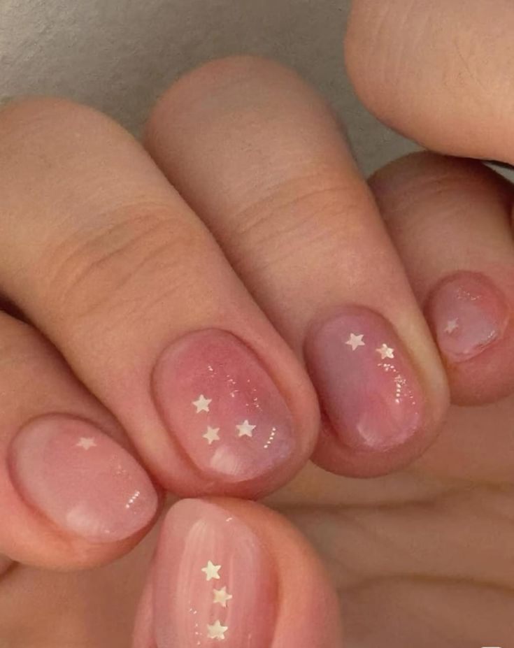 자석젤·시럽젤 톤의 네일 예시 이미지