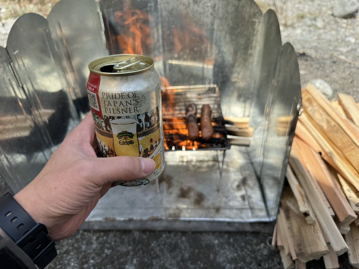 harinezumi2yan's tweet image. キャンプで一杯ってのも最高なんですよ。
おつまみはジョンソンヴィル。
#外飯
#ビール
#キャンプ
#ジョンソンヴィル