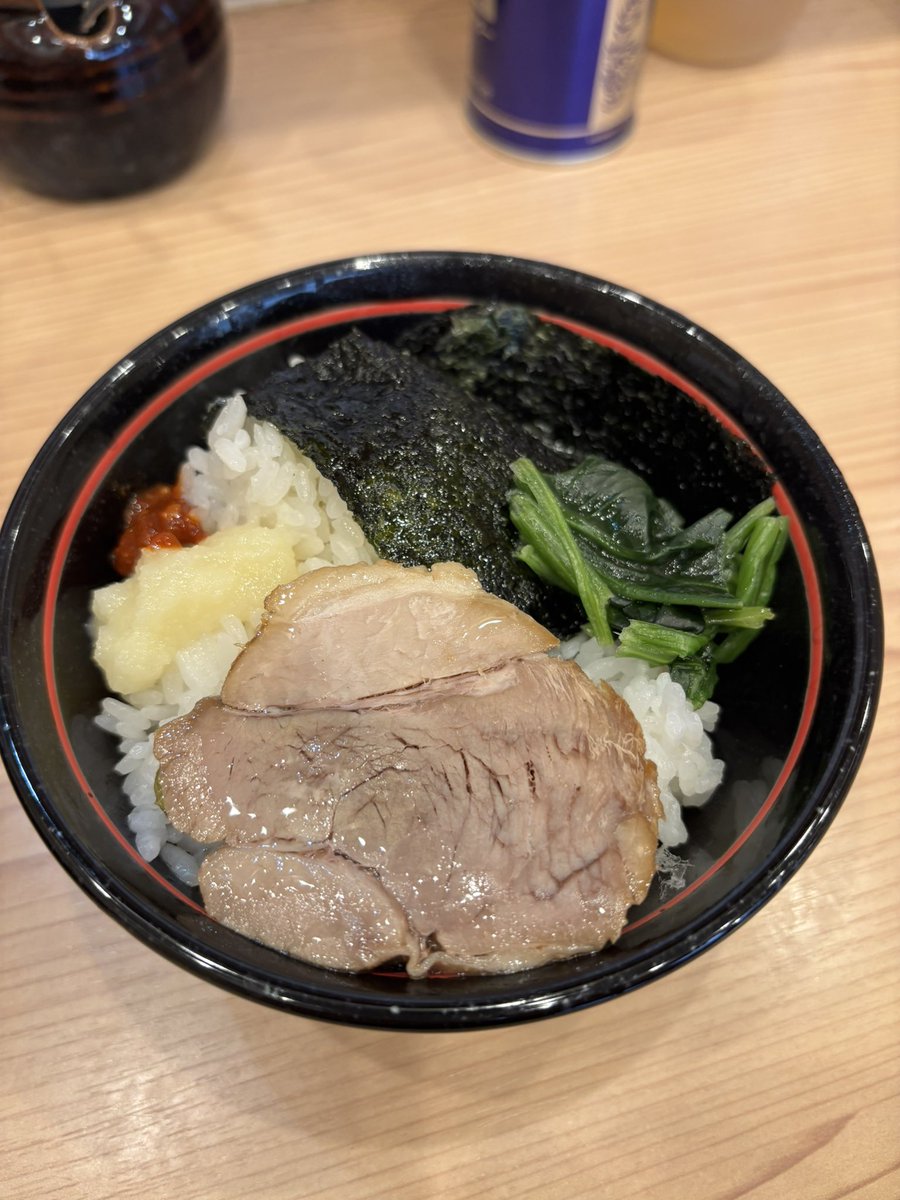 f__tdys's tweet photo. 今日のlunchは綱島に店舗を構える
家系ラーメン（武蔵家）さんに
初訪問です。
味はマイルドな濃いめのスープ
バランスがとても良くライス🍚が欲しく
なる最高のスープでやはり武蔵家さんは
最高に美味いなぁ〜😋😋😋✨
リピート確定です。
ご馳走様でした。 https://t.co/J9acg9rW0D