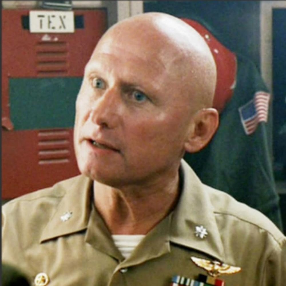 James Tolkan, mejor conocido por sus papeles en "Top Gun" y la franquicia #BacktotheFuture, ha muerto. Tenía 94 años.

Interpretó al Sr. Strickland en la trilogía #VolveralFuturo y al Comandante Tom en #TopGun. QEPD