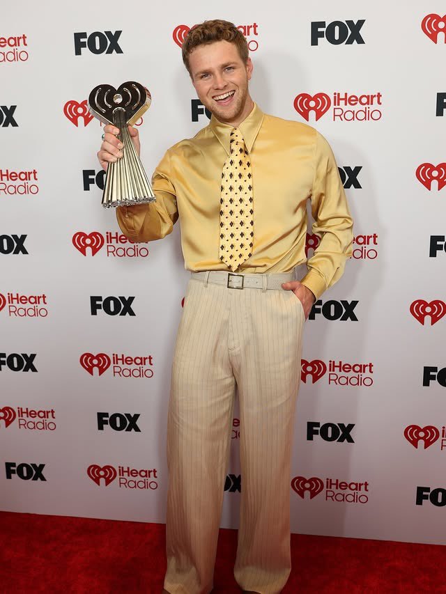 So proud of our king!! 👑 He has officially just brought home 5 iHeartRadio Music Awards awards:

🏆 Best New Artist (Pop)
🏆 Favorite Debut Album — You’ll Be Alright, Kid
🏆 On the Verge Artist Award
🏆 Breakthrough Artist Award
🏆 Song of the Year — Ordinary