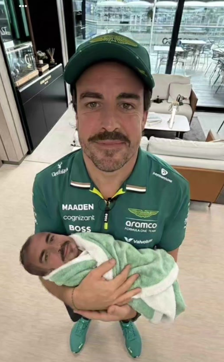 Estagiário da F1 tweet media