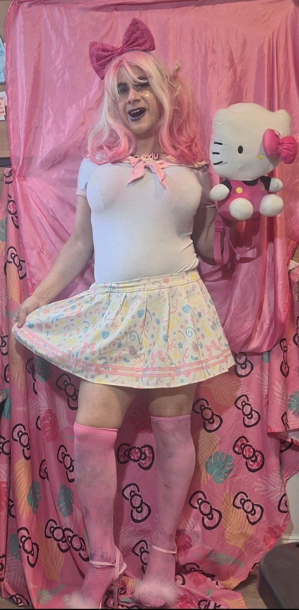 sissy4keyholder's tweet photo. 😍 Anyone up for outing + exposing me to my exgf?? I bet she'd luv 2 know I dress up just like her to post sissy pix on the internet like a total loser! DM me 4 her contact info + lots more side-by-side pix of me in her clothes!!! 😍

#sissyexposure
#exposedsissy
#sissyblackmail https://t.co/EaqF3NrSsS