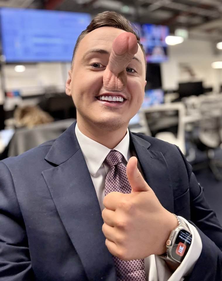 ░T░H░I░N░K░E░R░T░O░N░ tweet media