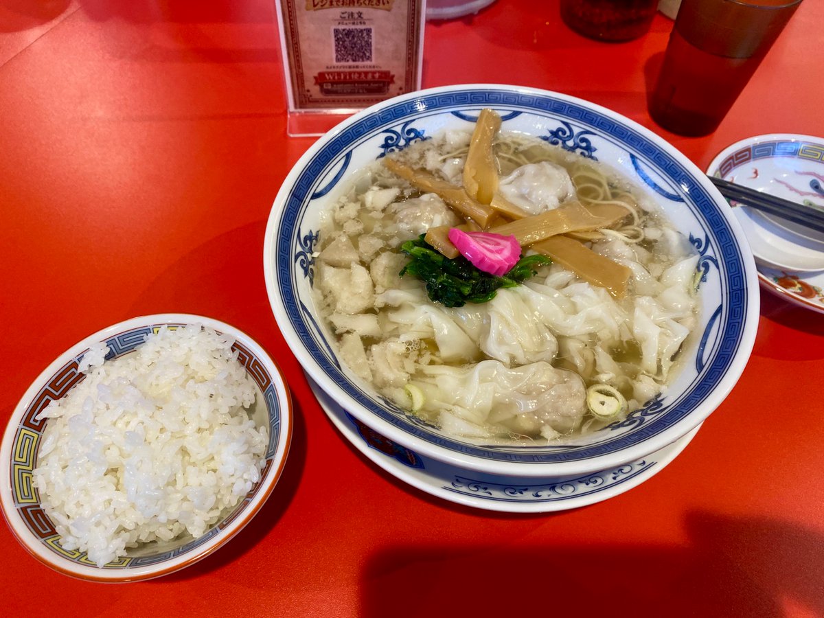 cozy772's tweet photo. 中華料理わんたん亭 清田支店
北海道札幌市清田区清田二条1-3-8 　大戸屋と同じ🅿️だから広い
東京から初出店。
美味しそうなメニューが並ぶ
まずは看板商品のワンタン入りラーメン塩。これなら流行りそう！
次回は、なるとチャーハンに挑戦したい
札幌グルメ　#ラーメン https://t.co/TLRc4UDO9V