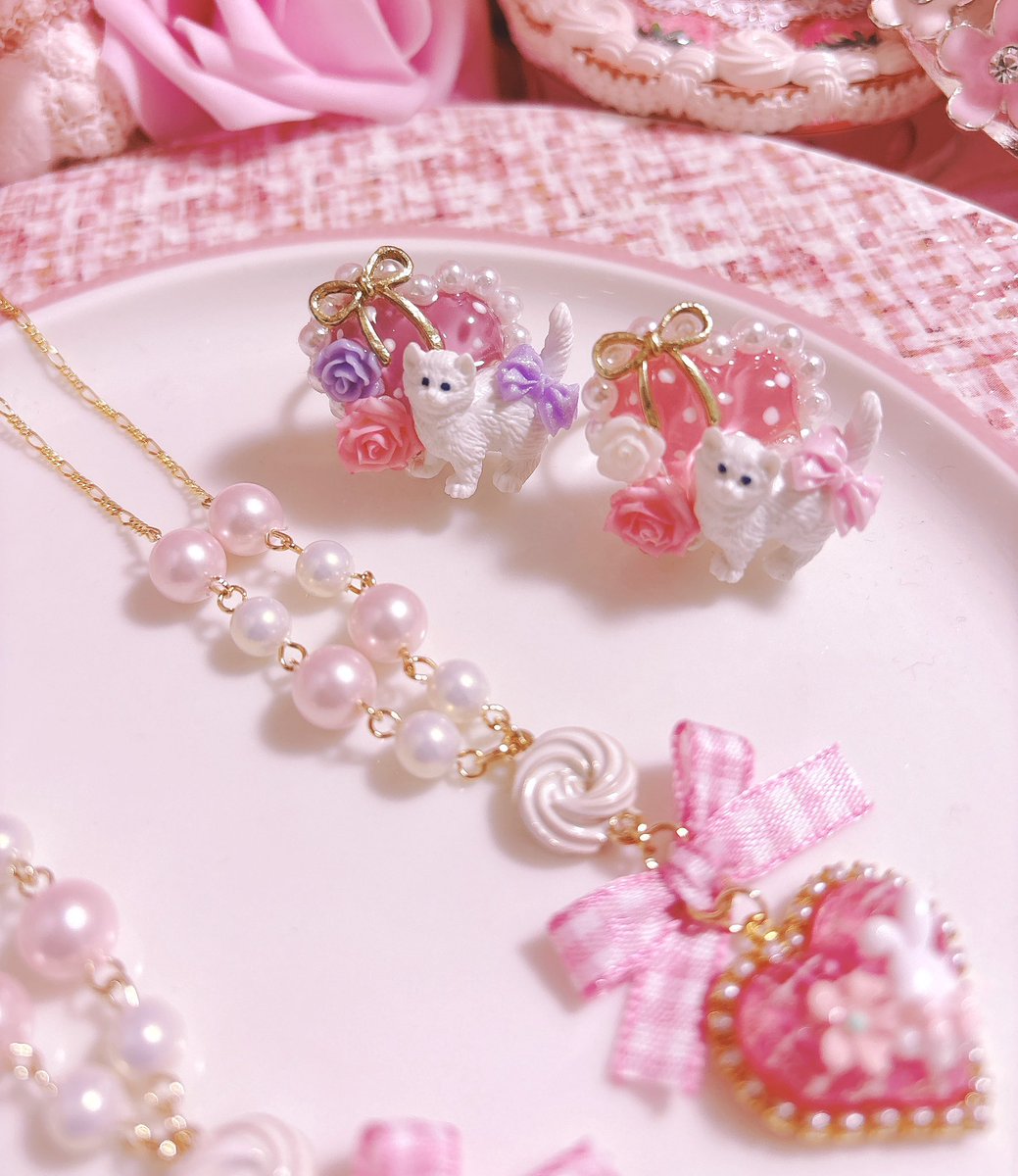 cuore_shop's tweet photo. 本日からスタートです💗
この時期のアクセサリー、お花たくさんで可愛すぎます🥹🎀🌸
大人っぽく普段使いしやすい軽めのものも👌´- https://t.co/8VSCv7xdP4