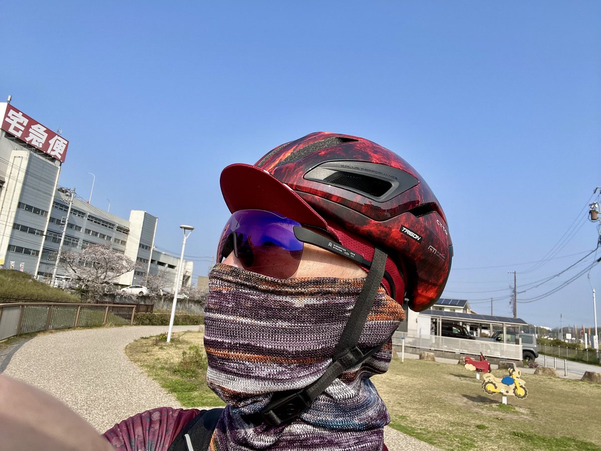 tomatti0806's tweet photo. モデルはともかく、先日購入したNEW GEAR✨
エアロヘルメットです👍🏻
ゆるポタ勢ですが見た目で気に入りました😊
#KPLUS https://t.co/fWgYOovjN8
