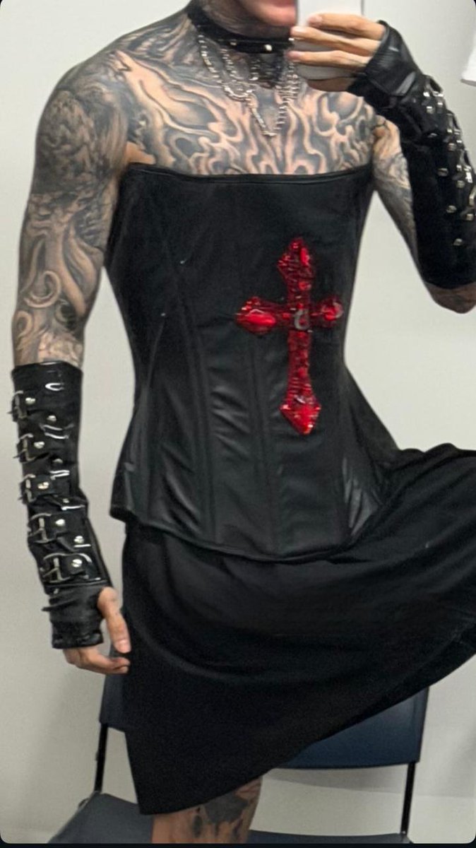 niam 👽 tweet media