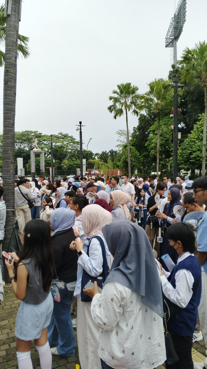 Tomiputra_L's tweet photo. #OurHeartsInJakarta
#Hearts2HouseIDN
#H2HbarengS2U
#RudeBarengH2H

#Hearts2Hearts #하츠투하츠 #H2H #HEARTS2HOUSE #Hearts2HeartsinJAKARTA #HEARTS2HOUSEinJAKARTA https://t.co/JPX7z6znM5