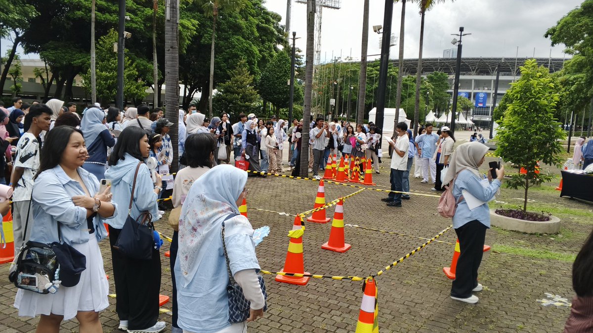 Tomiputra_L's tweet photo. #OurHeartsInJakarta
#Hearts2HouseIDN
#H2HbarengS2U
#RudeBarengH2H

#Hearts2Hearts #하츠투하츠 #H2H #HEARTS2HOUSE #Hearts2HeartsinJAKARTA #HEARTS2HOUSEinJAKARTA https://t.co/JPX7z6znM5