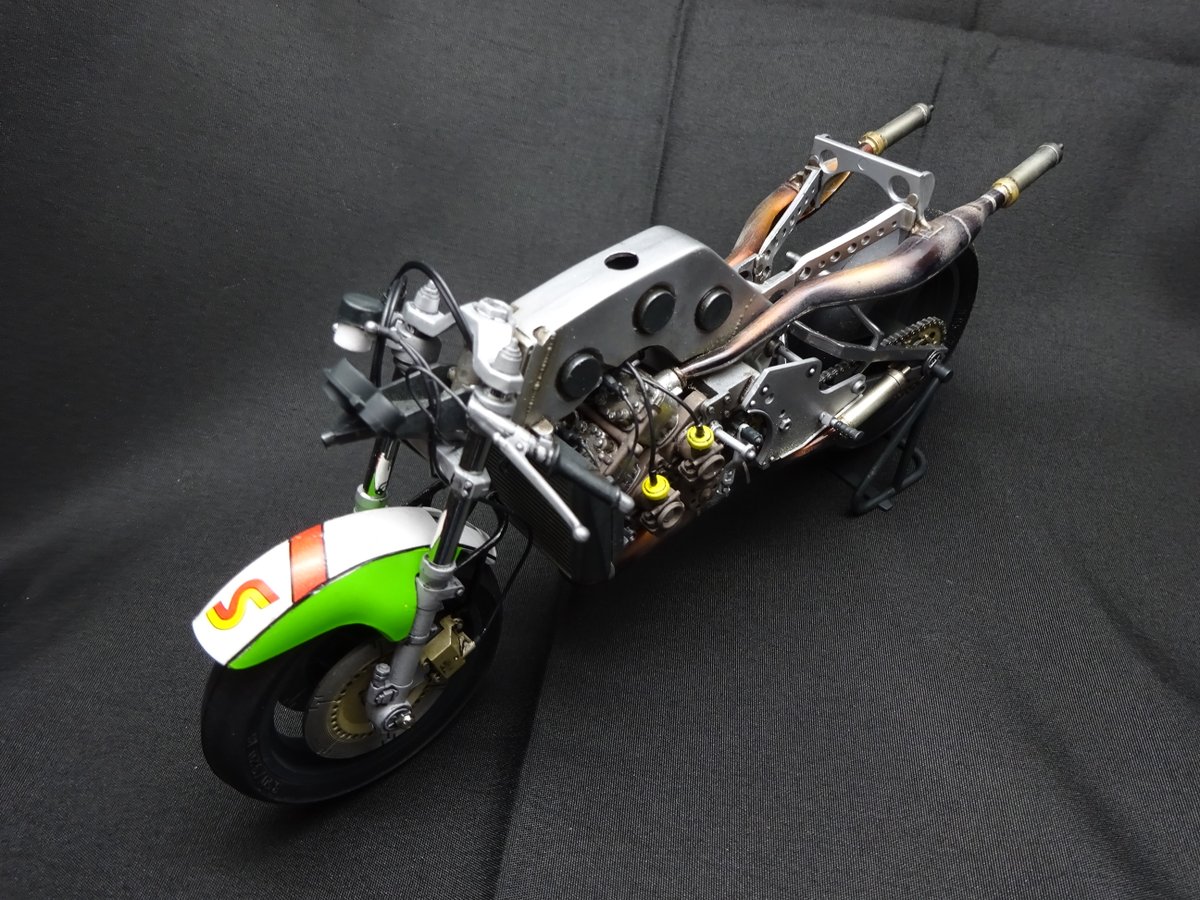 9fUM8tZL9WczczB's tweet photo. #plasticmodel #scalemodel #motorcycle #プラモデル #プラモ #バイク #バイクモデル #タミヤ #TAMIYA #112scale #KawasakiI #カワサキ #KR500 #バイクプラモ盛上げ隊 #バイクプラモ盛り上げ隊 #カウルを外す https://t.co/3OIOIosjQK