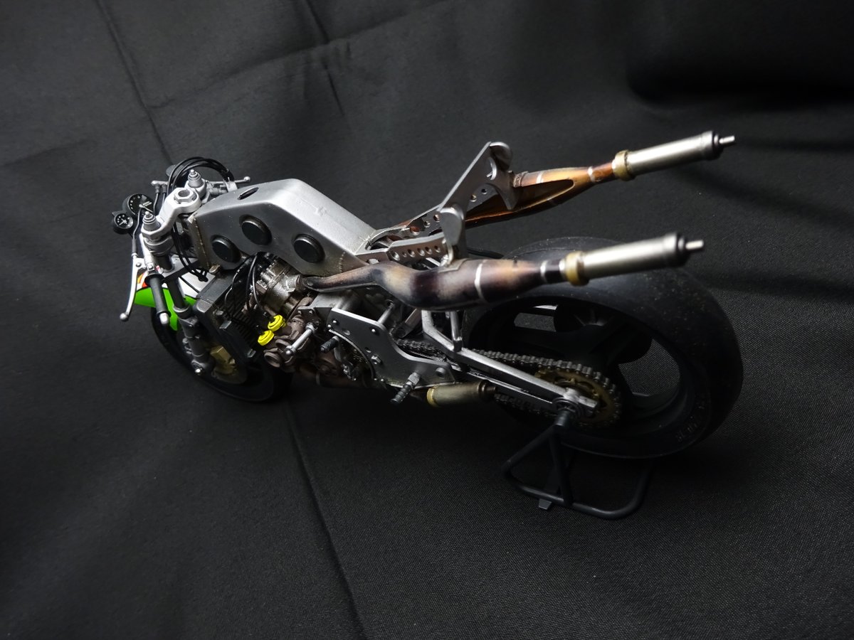 9fUM8tZL9WczczB's tweet photo. #plasticmodel #scalemodel #motorcycle #プラモデル #プラモ #バイク #バイクモデル #タミヤ #TAMIYA #112scale #KawasakiI #カワサキ #KR500 #バイクプラモ盛上げ隊 #バイクプラモ盛り上げ隊 #カウルを外す https://t.co/3OIOIosjQK