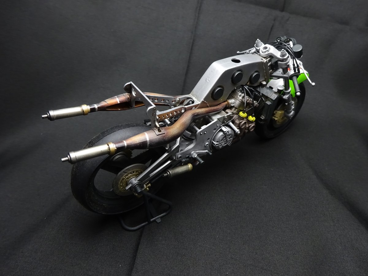 9fUM8tZL9WczczB's tweet photo. #plasticmodel #scalemodel #motorcycle #プラモデル #プラモ #バイク #バイクモデル #タミヤ #TAMIYA #112scale #KawasakiI #カワサキ #KR500 #バイクプラモ盛上げ隊 #バイクプラモ盛り上げ隊 #カウルを外す https://t.co/3OIOIosjQK