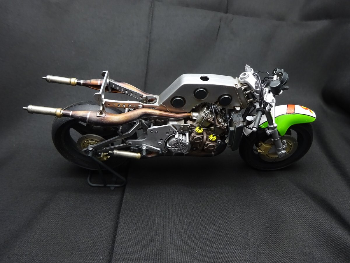 9fUM8tZL9WczczB's tweet photo. #plasticmodel #scalemodel #motorcycle #プラモデル #プラモ #バイク #バイクモデル #タミヤ #TAMIYA #112scale #KawasakiI #カワサキ #KR500 #バイクプラモ盛上げ隊 #バイクプラモ盛り上げ隊 #カウルを外す https://t.co/3OIOIosjQK