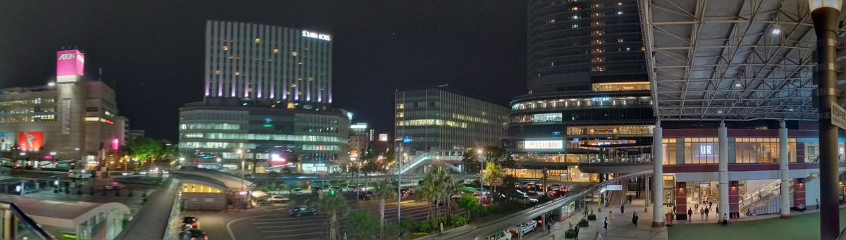 #鹿児島市の好きな風景シリーズ　vol.3

鹿児島中央駅前の、都会的なビルが建ち並んでいる街並みが好きです。