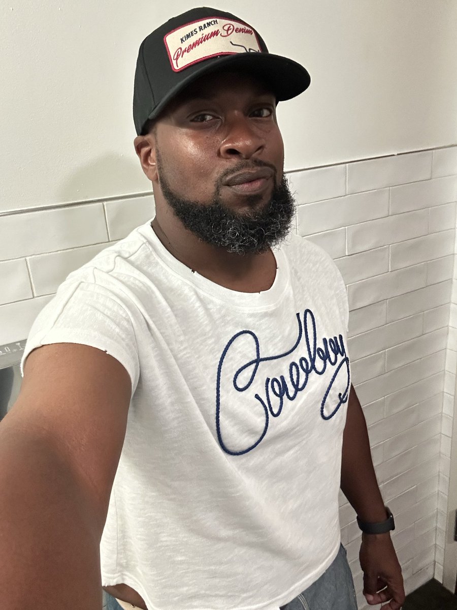 Sitter of all Faces tweet media