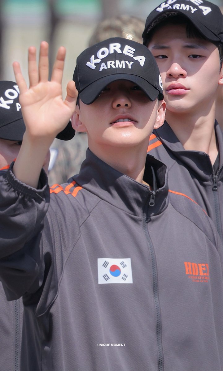 UNIQUE EVERY MOMENT tweet media