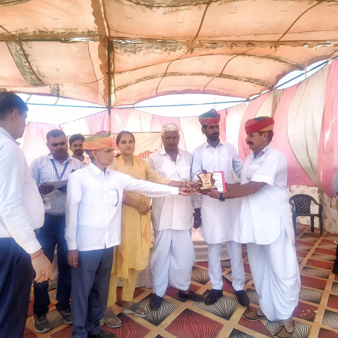 hansa_choudhari's tweet image. बलदेव राम पशु मेला मेड़ता सिटी 
✌️ 🥇 #horse #winner