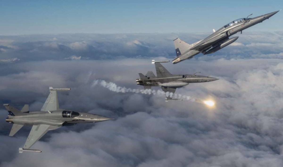 Con más de 40 años en el inventario nacional, el Northrop F-5E Tiger II se mantiene como una de las siluetas más bellas y reconocibles de la aviación, gracias a su diseño optimizado bajo la "Regla del Área". Su vigencia operativa ha sido posible gracias a la exitosa integración