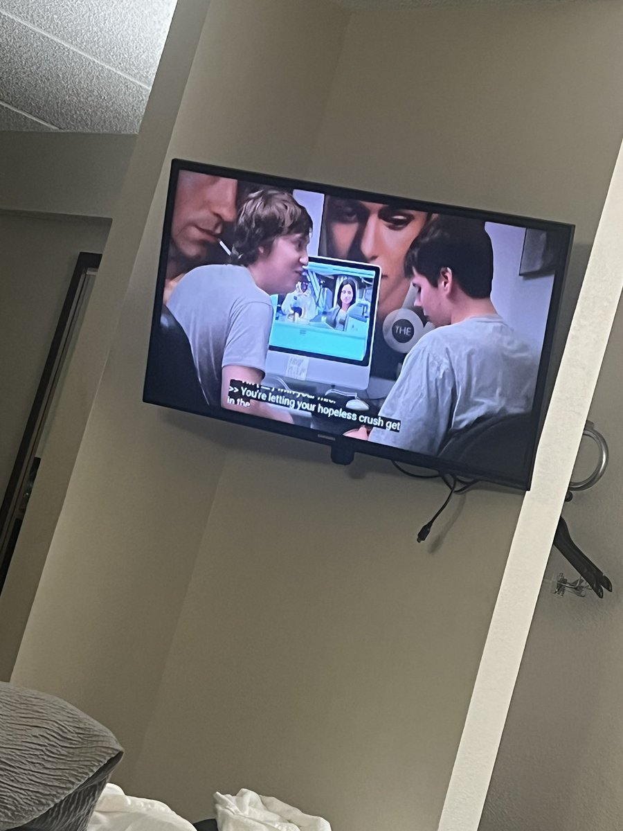 heatedrivoli's tweet image. First order of business after checking into the hotel #priorities