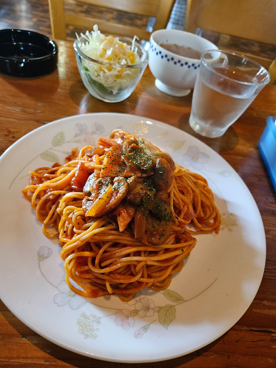 コオロ tweet media