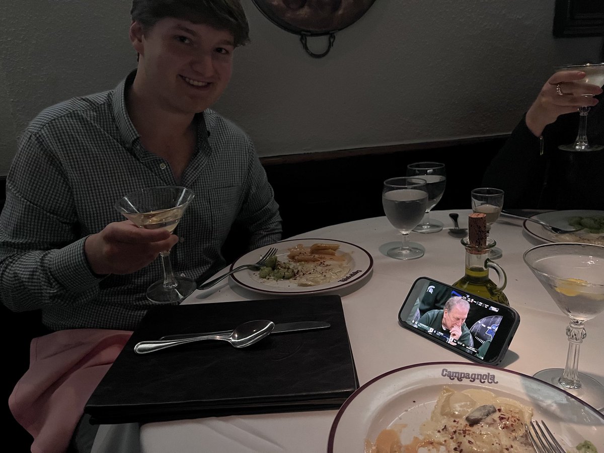 Horns might’ve lost the magic But Campagnola in March stays. And Sean Miller is our guy. 

-4 pasta app
-zucchini app
-T Bone steak
-affogato 

This is for you <a href="/JonRothstein/">Jon Rothstein</a> 

#matas #🖖 #giveSwainthebag