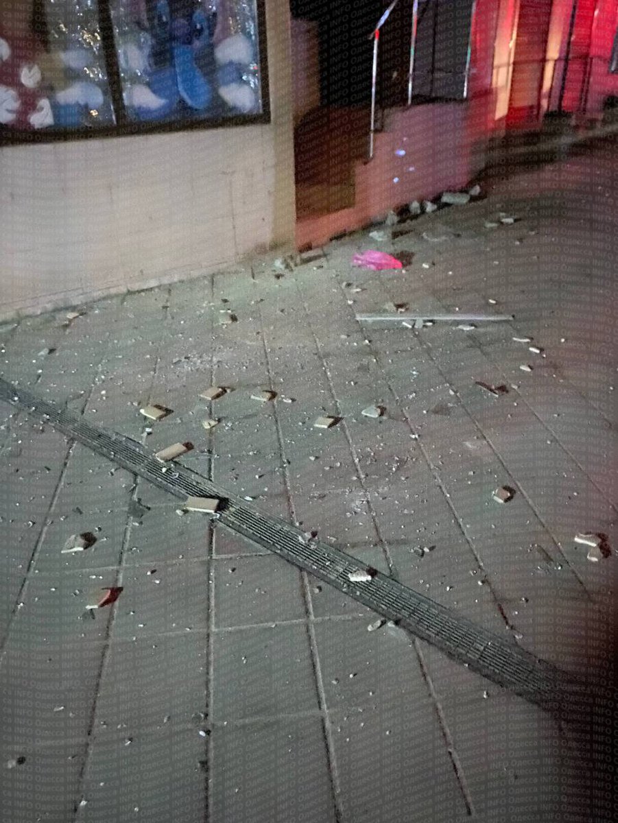 M: аr:a tweet media