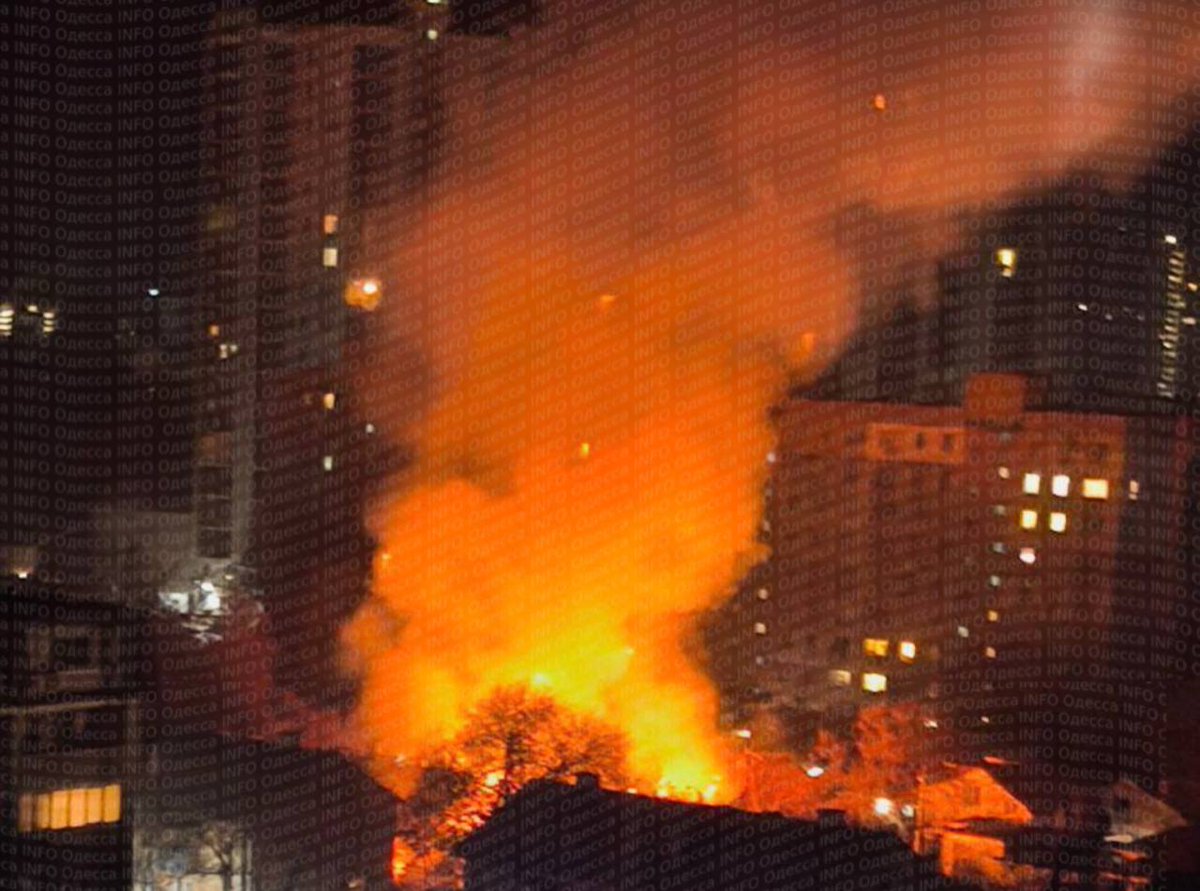 M: аr:a tweet media