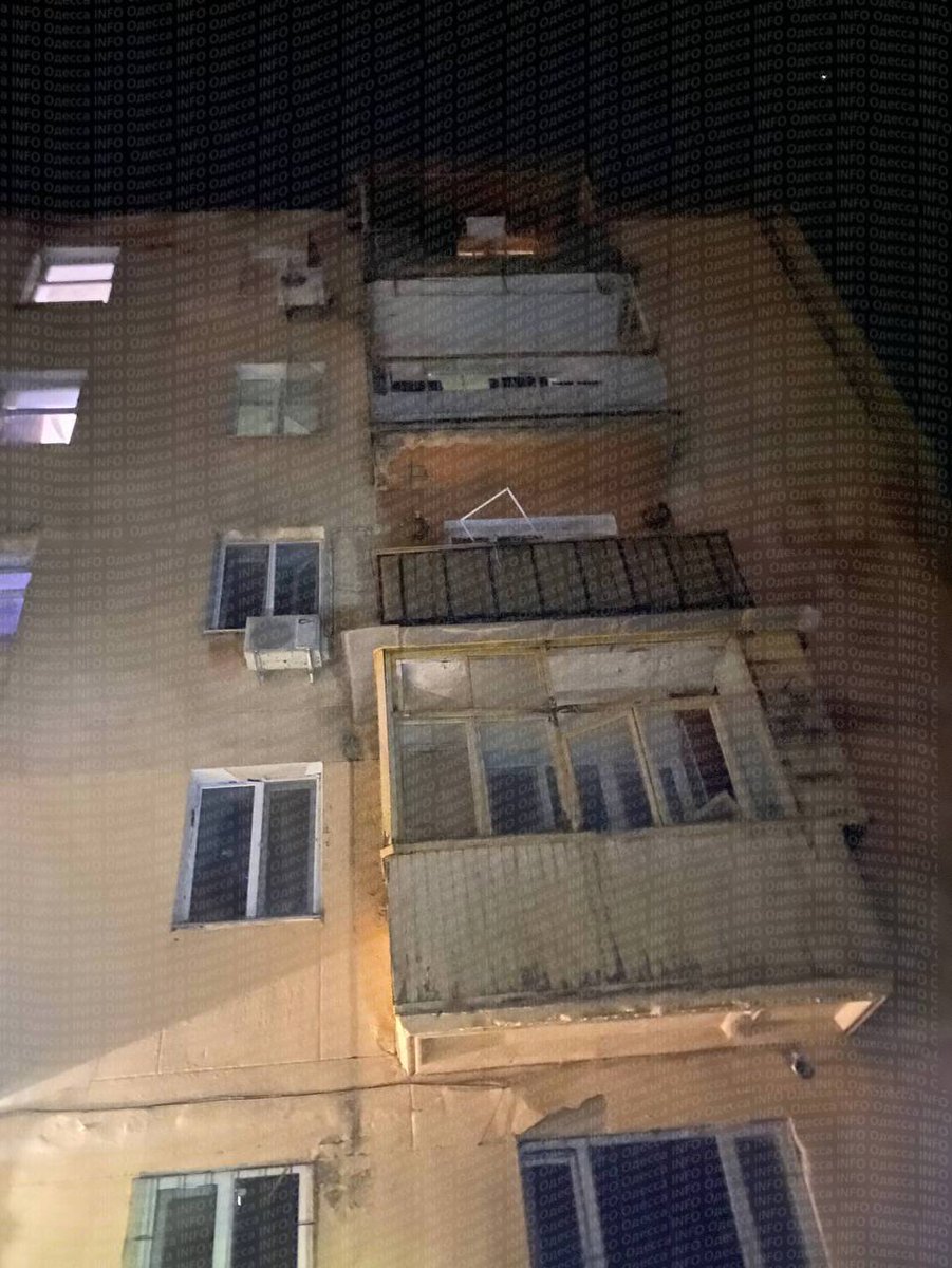 M: аr:a tweet media