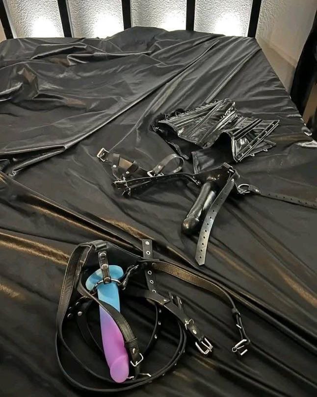 ClaronTaylor's tweet photo. #Goddess #Mistress #Submissive #Paypig #Slave #Latextime https://t.co/QNyDVWSVKh