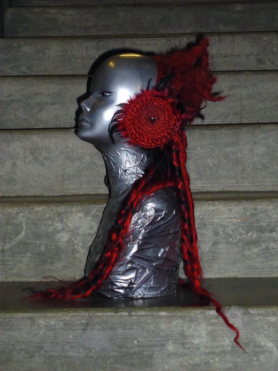 FKA twigs updates tweet media