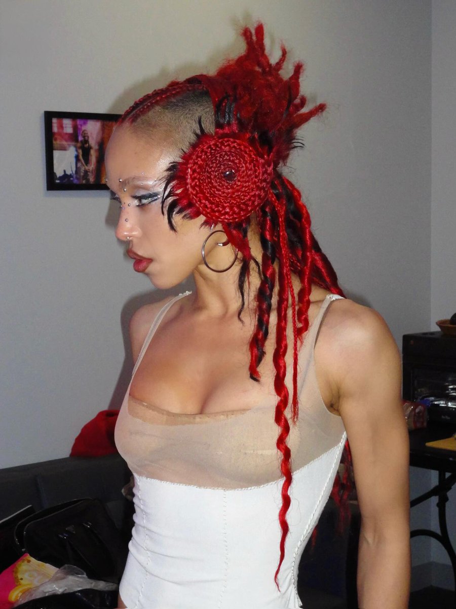 FKA twigs updates tweet media