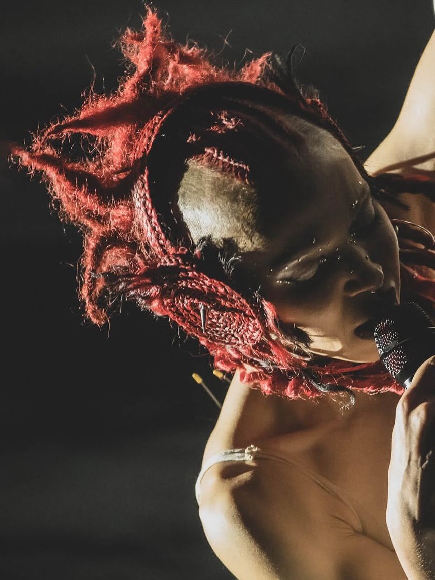 FKA twigs updates tweet media