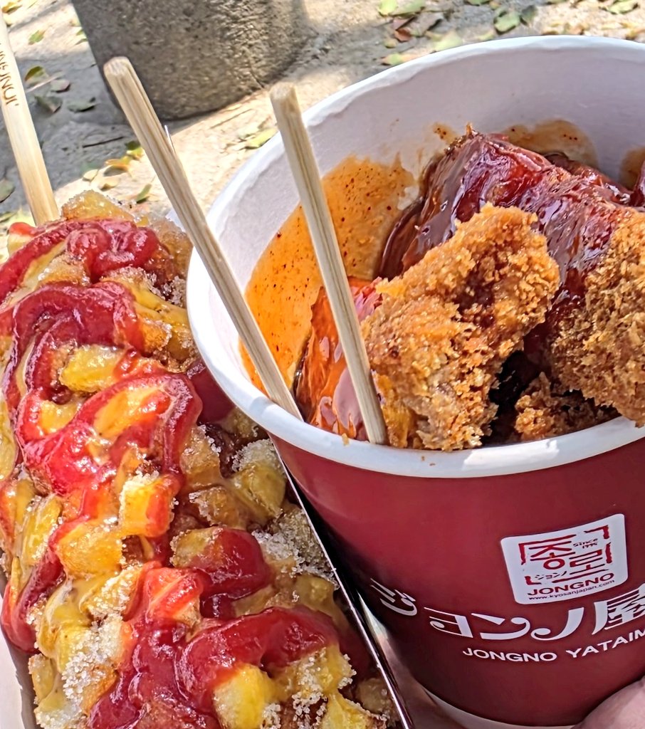 今日のお昼は食べ歩き('w' 