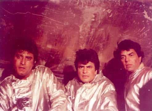 BollyMemories's tweet photo. #46YearsOfTheBurningTrain 28Mar1980
Pal Do Pal Ka Saath
#Dharmendra #HemaMalini #VinodKhanna #Jeetendra #ParveenBobi #NeetuSingh #Danny #VinodMehra #AshaSachdev #NavinNischol #SimiGarewal

#Sahir 
#RDBurman

#RaviChopra https://t.co/rgeX7nJJyZ