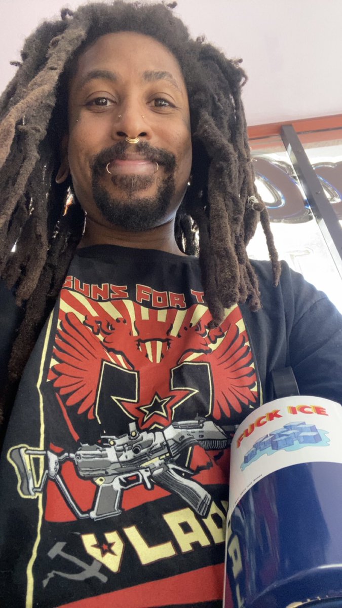 BearSkinAndBone's tweet photo. No one is “keeping us divided and distracted with a race war” and it blows my mind how white people have the hardest time with accountability. Shouting “no war but class war” at Black and Brown people grieving white supremacy is dismissive and disingenuous. https://t.co/27bQclpdOC