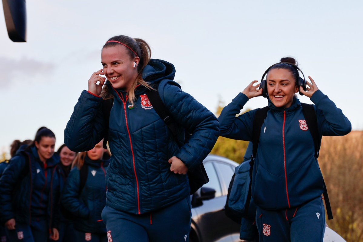 Phoebe Davies tweet media