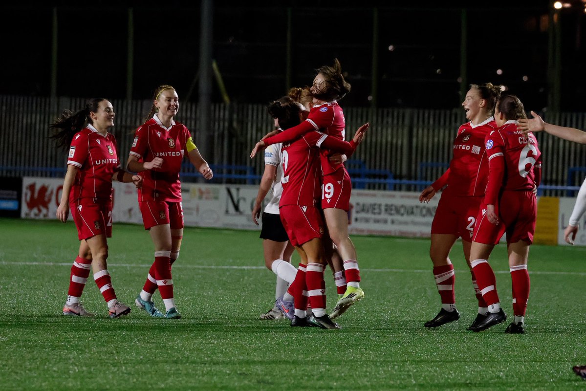 Phoebe Davies tweet media