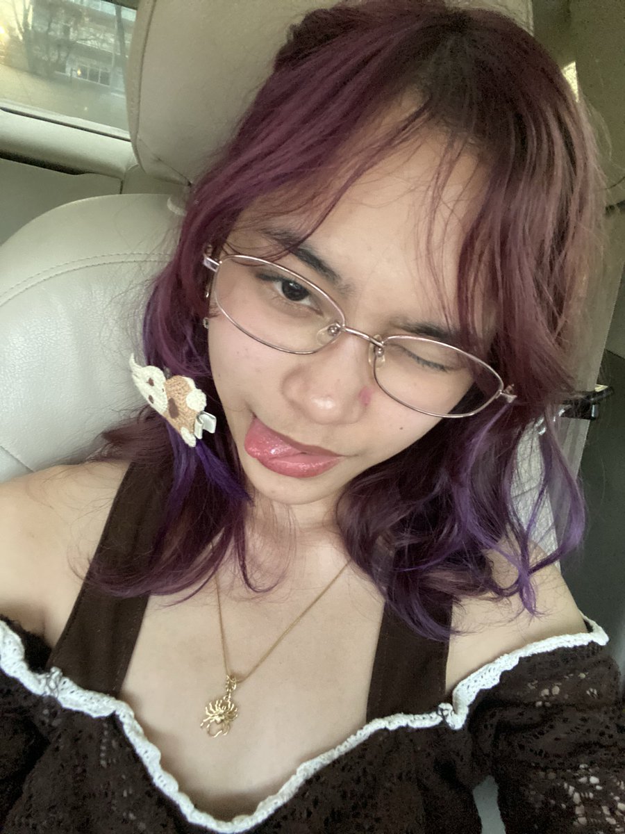 emithetemptress's tweet photo. Princess treatment wherever i go 😋 https://t.co/7uaqMGLhZ6