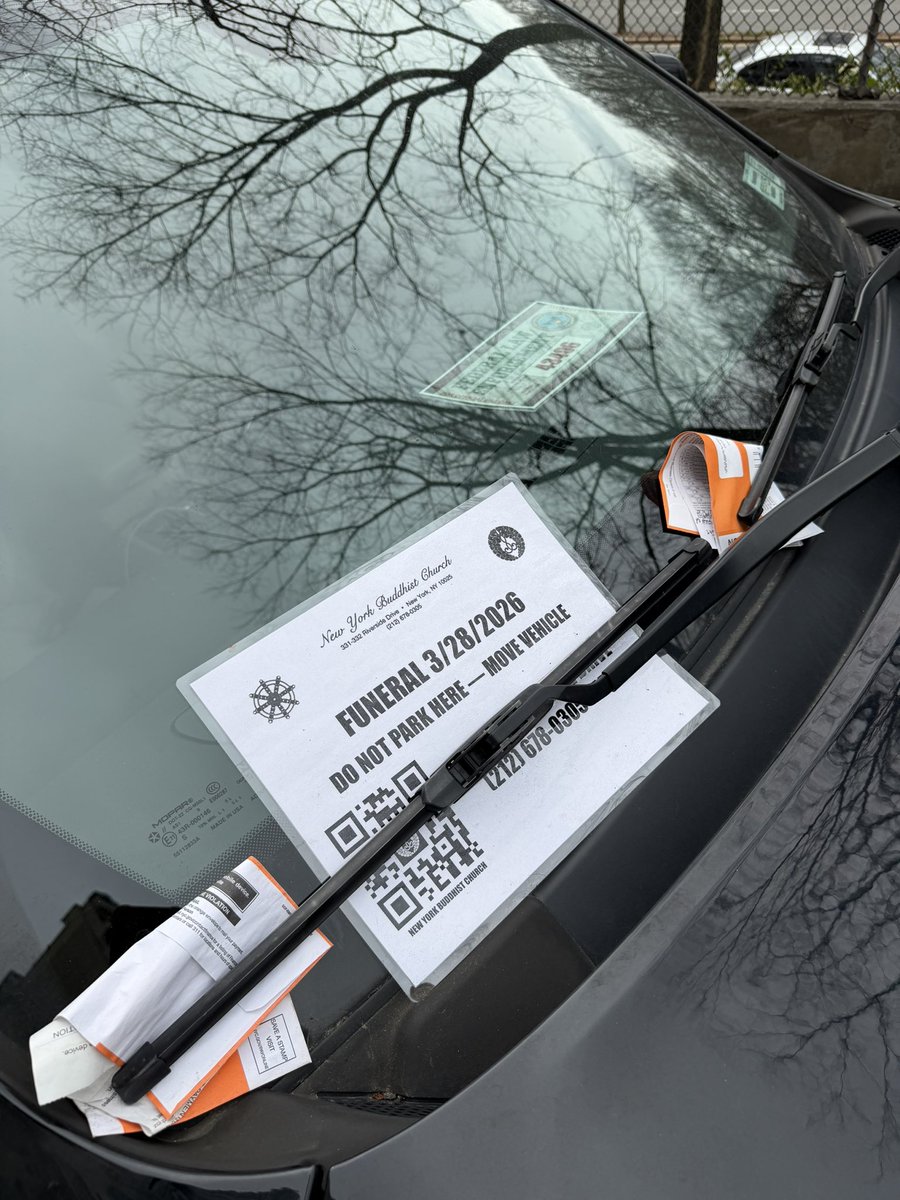 karlsballs's tweet photo. @placardabuse federal agent disrupting a funeral by parking in front of a church. https://t.co/sbBezeYfZC
