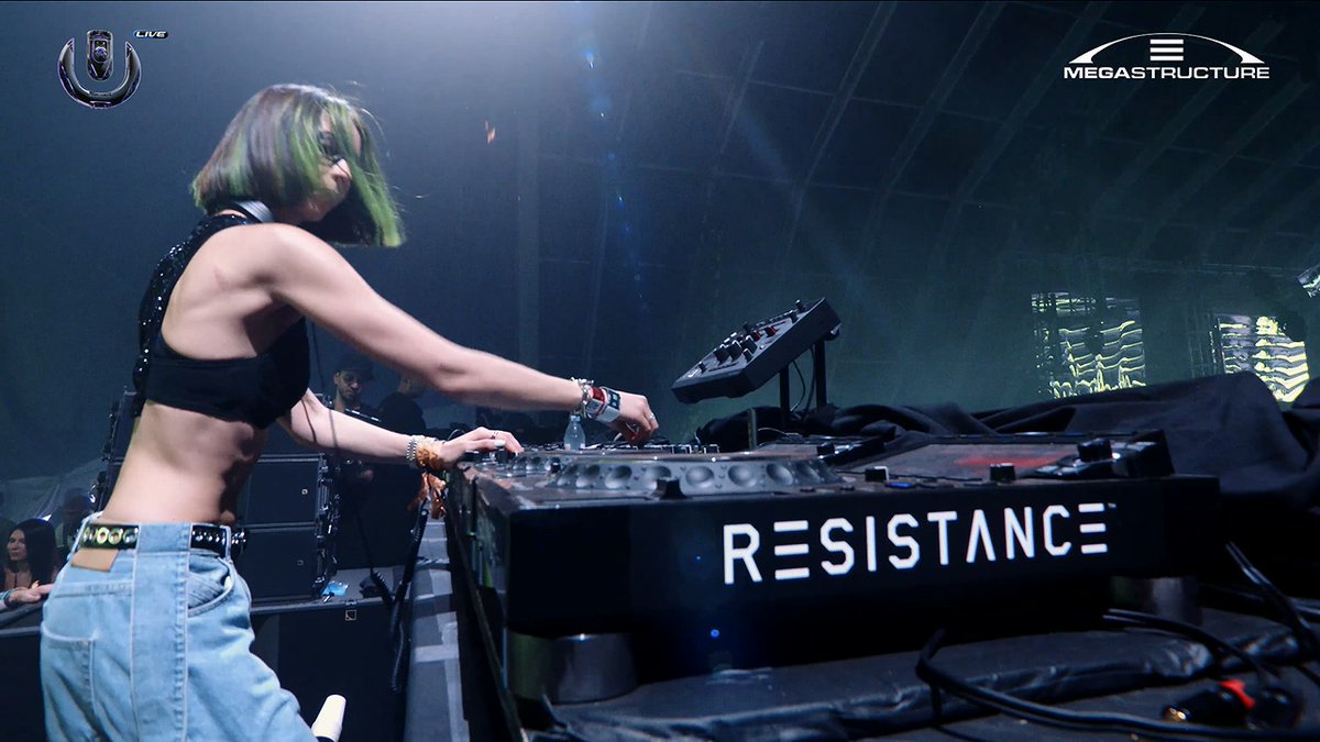 🍋BangGoTheBells 💋🧙🏻‍♀️✨ tweet media