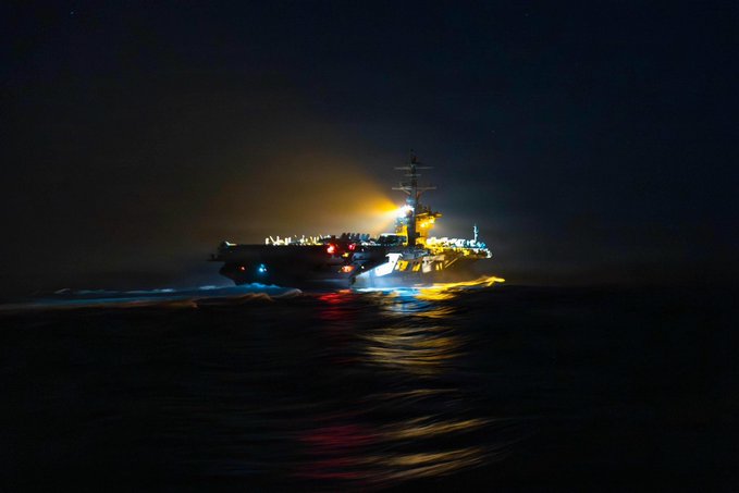 A_M_R_M1's tweet photo. U.S. Central Command @CENTCOM : The image shows the aircraft carrier USS Abraham Lincoln (CVN-72) transiting the Arabian Sea in support of Operation #EpicRage.
This Nimitz-class carrier is nearly as long as the height of the Empire State Building in New York City. https://t.co/JuTyFjue3c