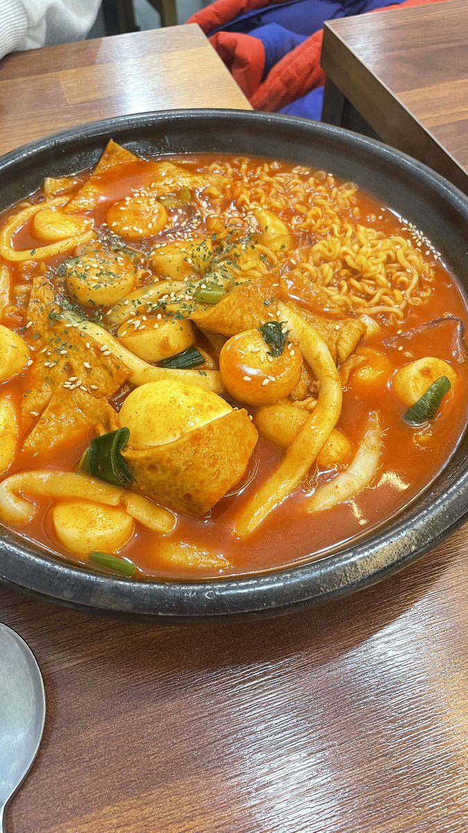 BurgerKKing's tweet photo. 최근 먹짤 근황😋
비빔국수는 역시 엄마표 비빔국수가 젤 맛있어

엄마집이 내 최애 광주맛집(평범한 가정집입니더)인 건 변하지 않는 사실

1. 엄마표 비빔국수
2. 주디마리 딸기푸딩
3. 상무지구 어딘가의 김밥
4. 같은장소의 떡볶이 https://t.co/99CQwPEpdE